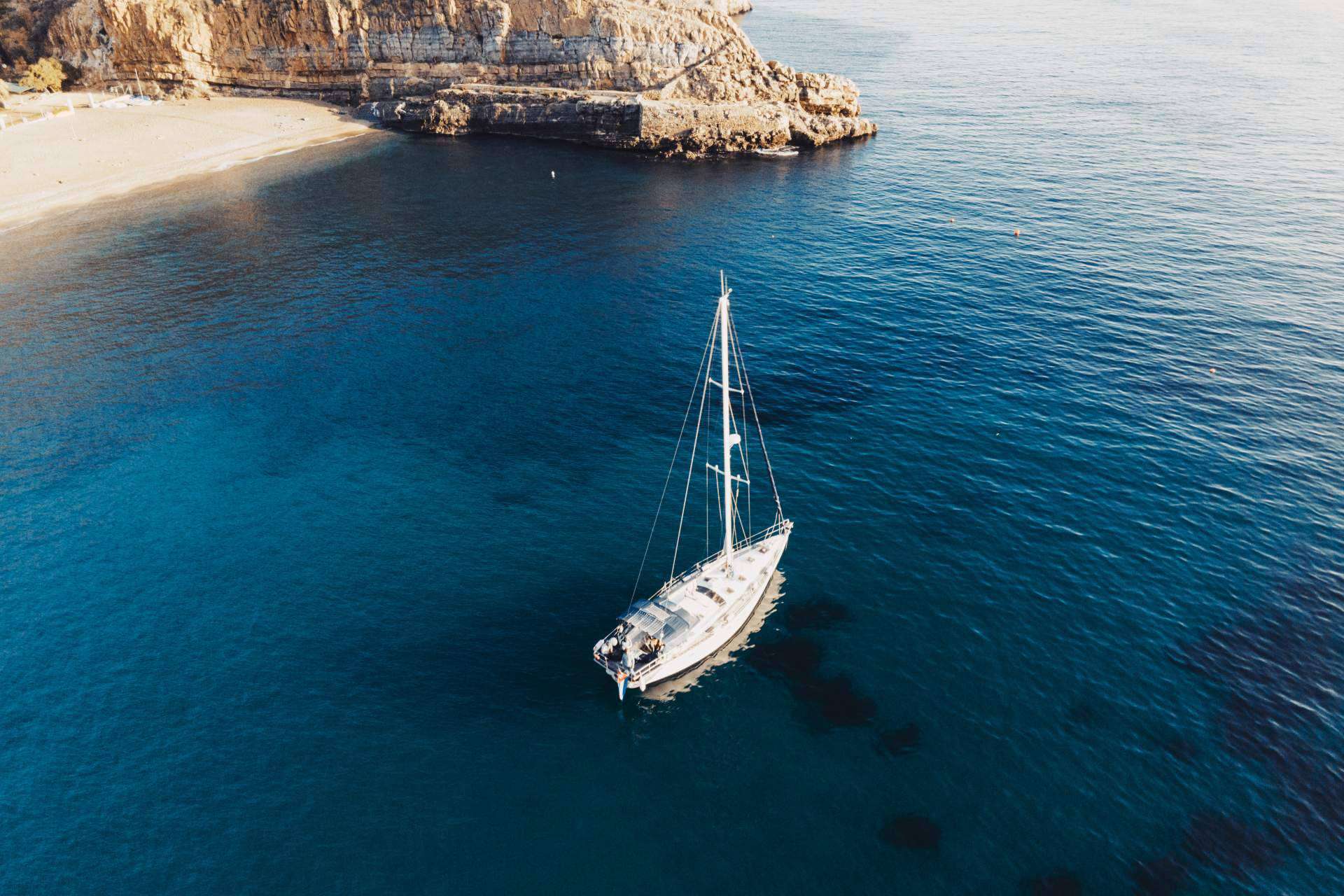 alicante_rent_boat_sail_sailing_spain_yacht_rentals_book_beach_area_mediterranean_sea